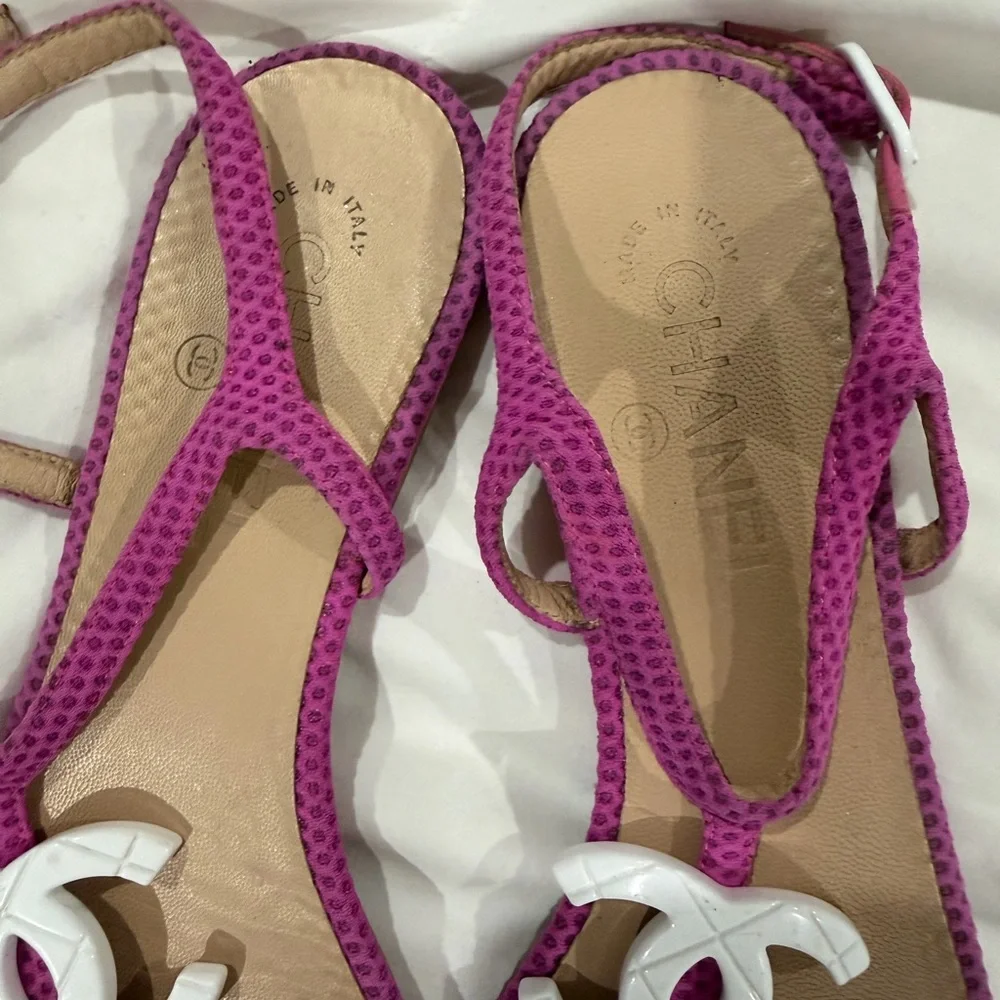 CHANEL Pink CC Logo Sandals
